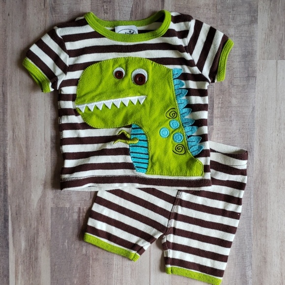 Mud Pie Other - Mud pie baby boutique dinosaur pajamas set  6-9m